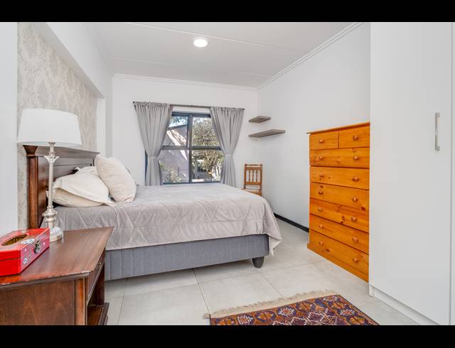 2 BEDROOM APARTMENT FOR SALE IN BRYANSTON